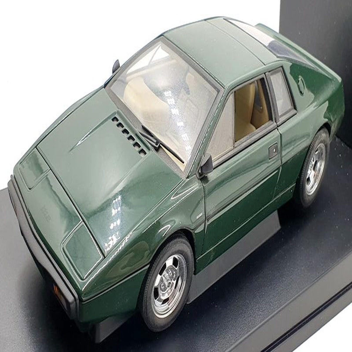 Autoart 118 Scale Diecast 75302 8211 Lotus Esprit Type 79 8211 Green