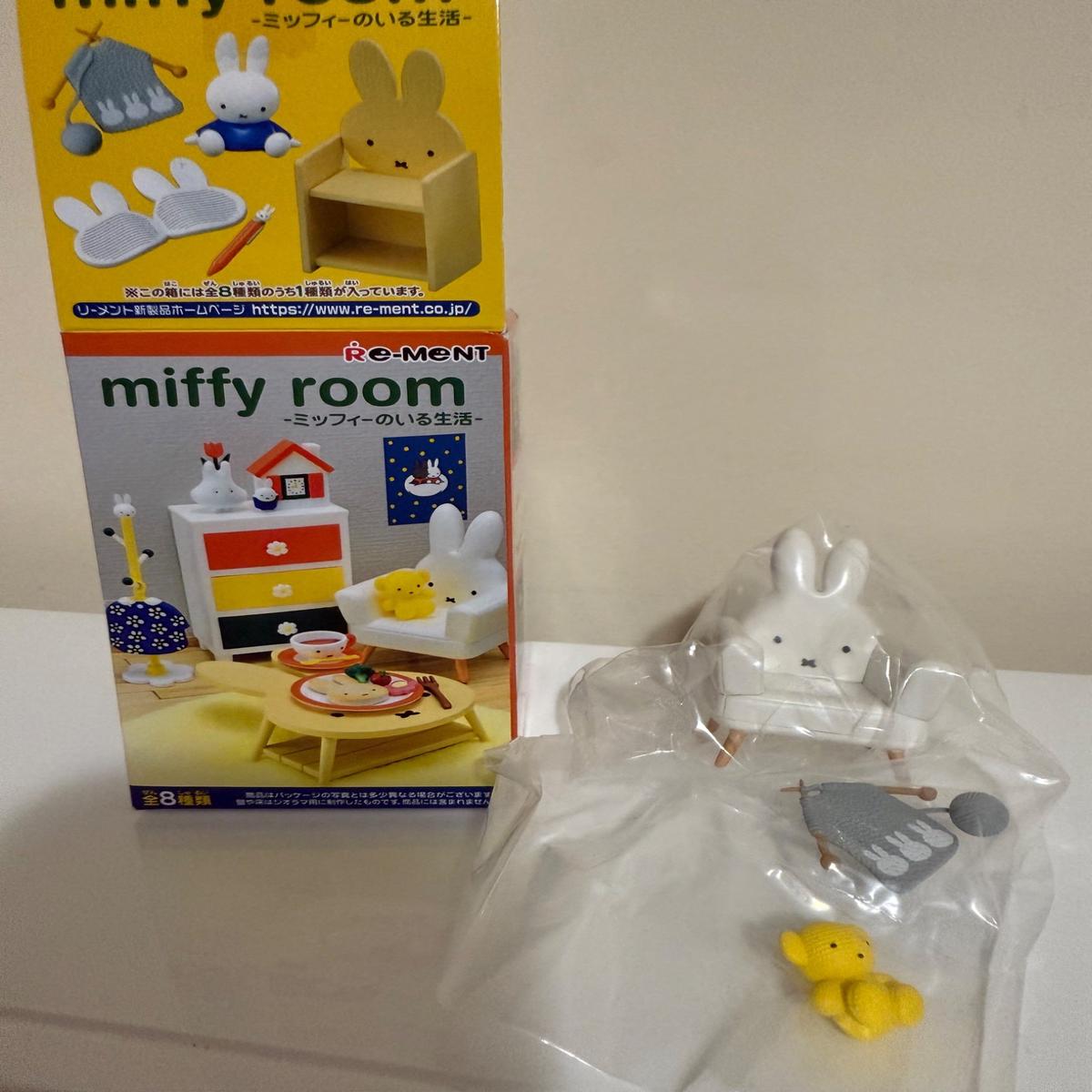 Knitting (Miffy Chair) - Miffy Room Series - Rement