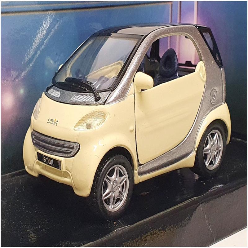 Maisto 1/33 Scale Diecast 21103 - Smart Coupe Motorized - Cream/Silver