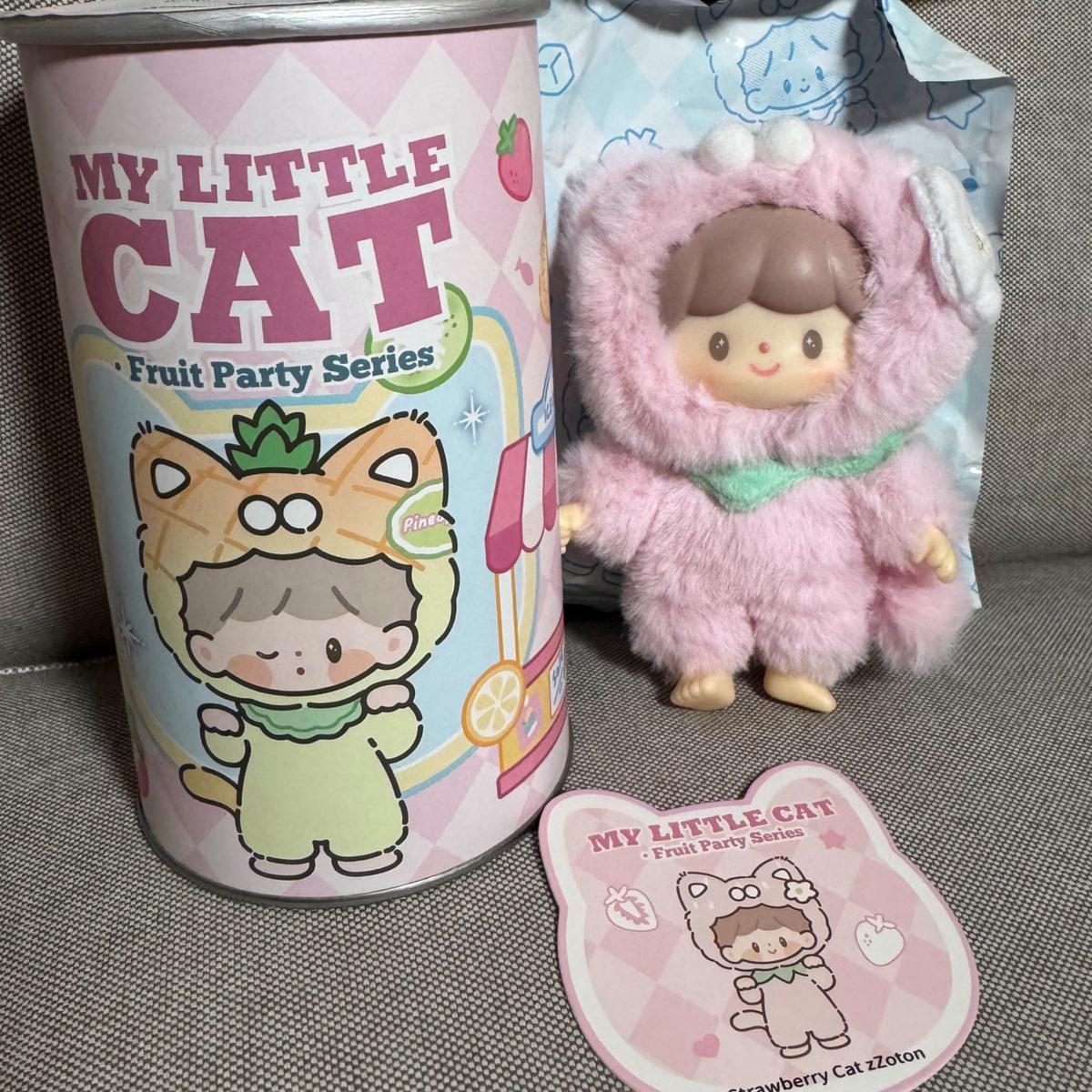 Zzoton Strawberry Cat – Fruit Party Series – Finding Unicorn