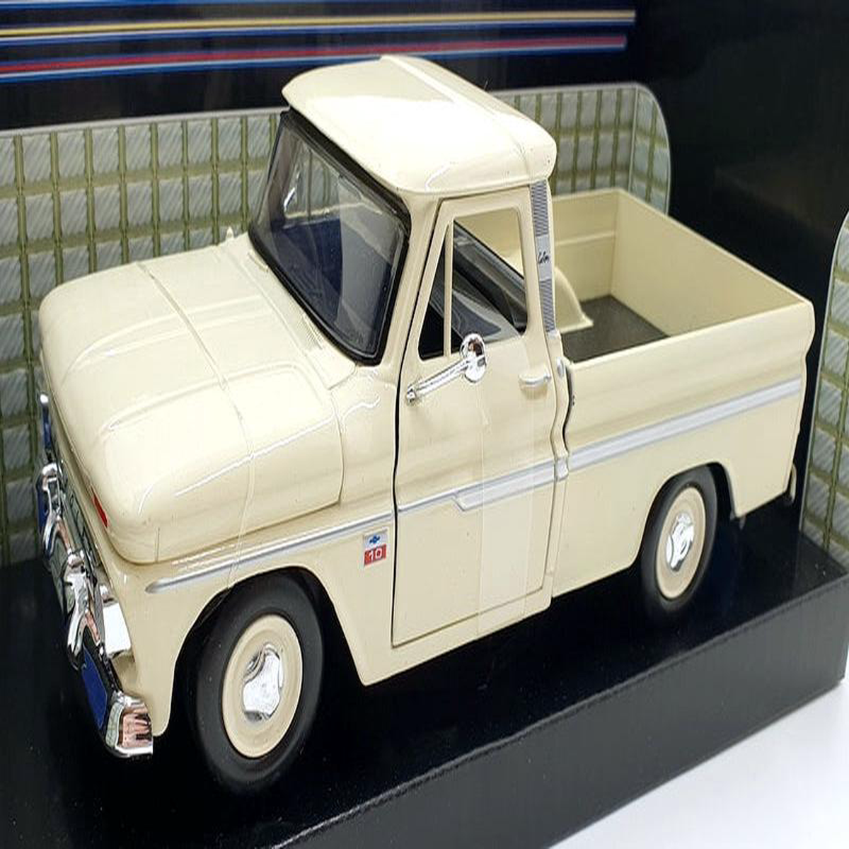 Motor Max 124 Scale 73355AC 8211 1966 Chevrolet C10 Fleetside Pickup 8211 Cream