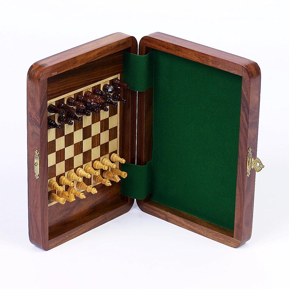 “Continuous” Magnetic Wooden Chess Set